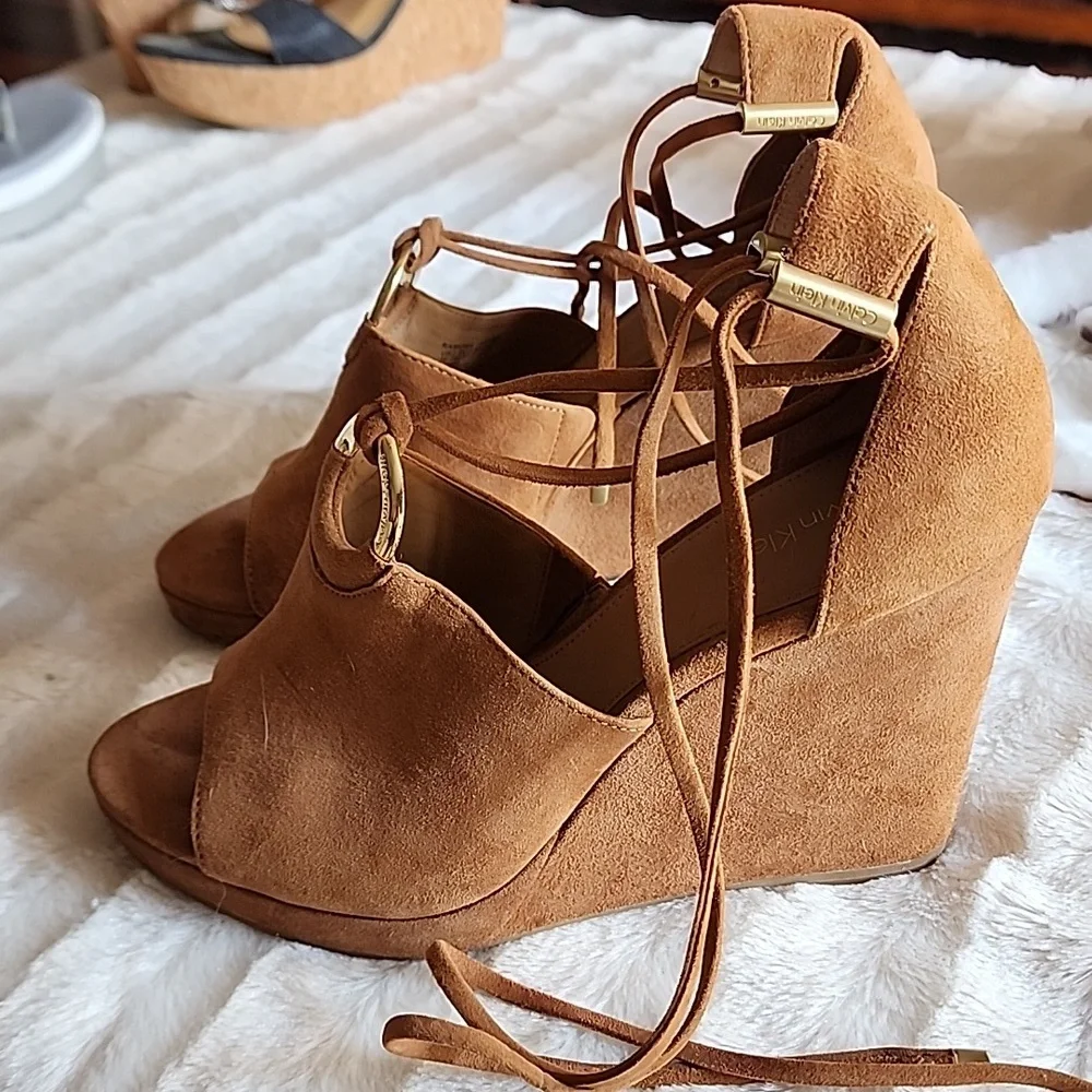 CALVIN KLEIN strappy Suede platform heels. Like new.